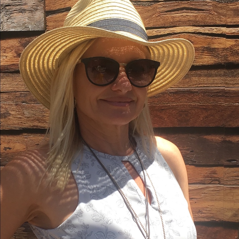 Meet your Posher, Viv
